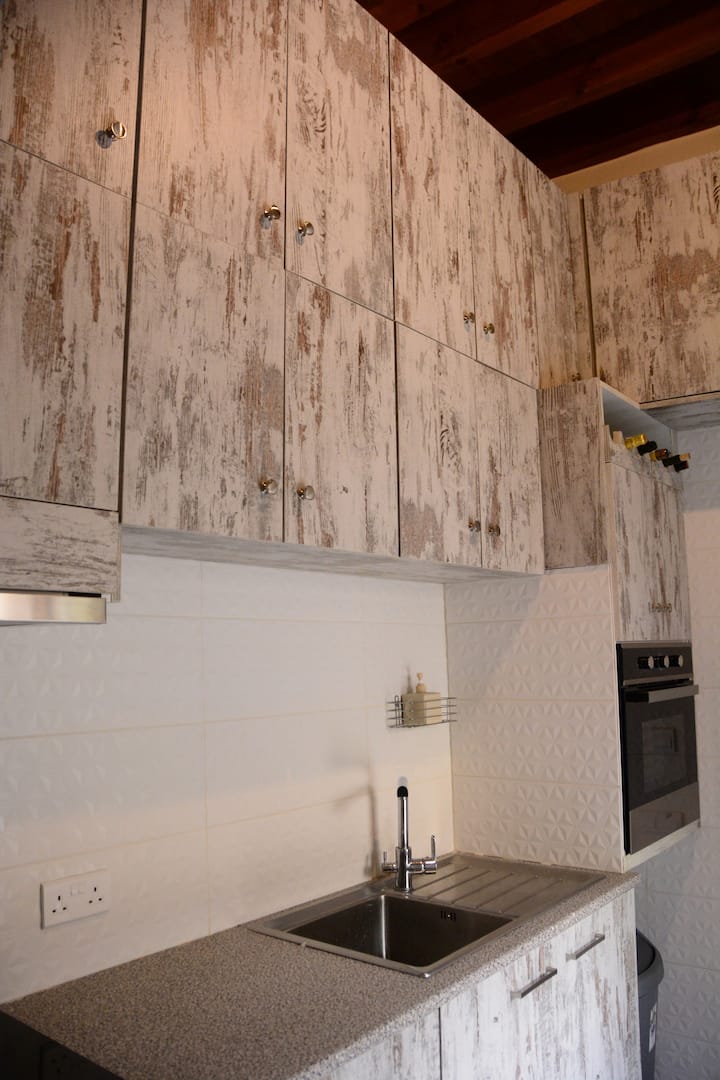 Lazaros Stonehouse (Room 5) - Cyprus