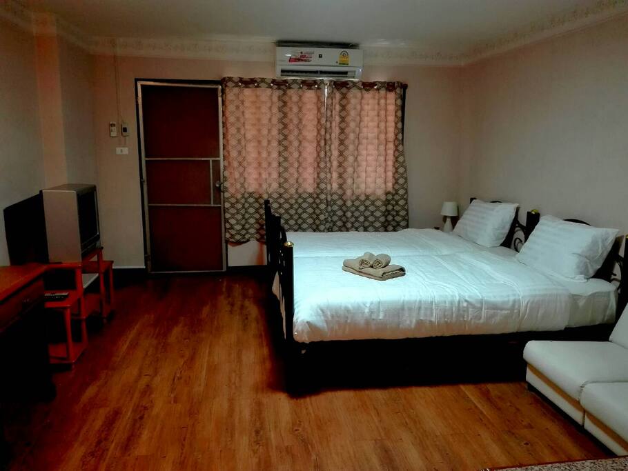 Two single beds can be moved together or apart.