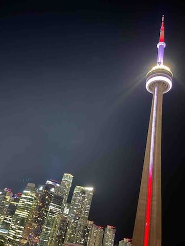 Chic Toronto Downtown Condo,CN Tower, MTCC, Rogers gallery image 2