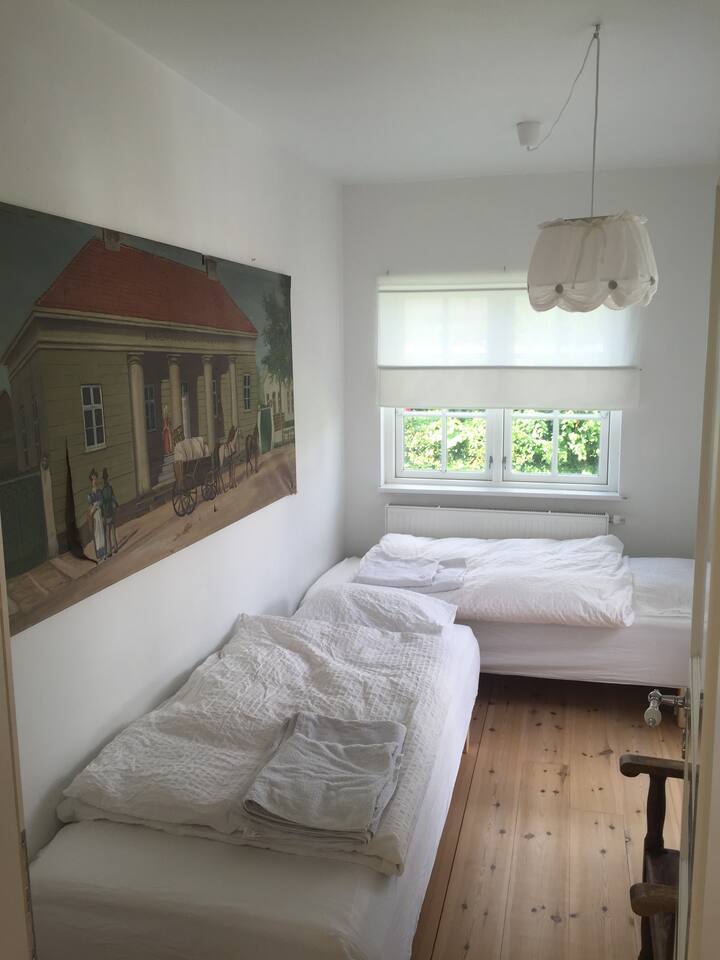 2'nd غرفة نوم بسريرين مفردين