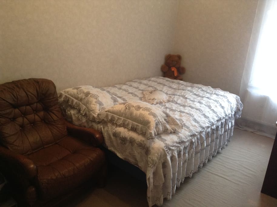 Votre chambre avec un grand canapé-lit