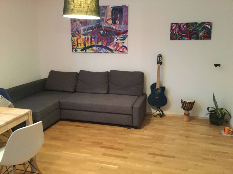 Das gemeinsame Wohnzimmer (mein Schlafzimmer)