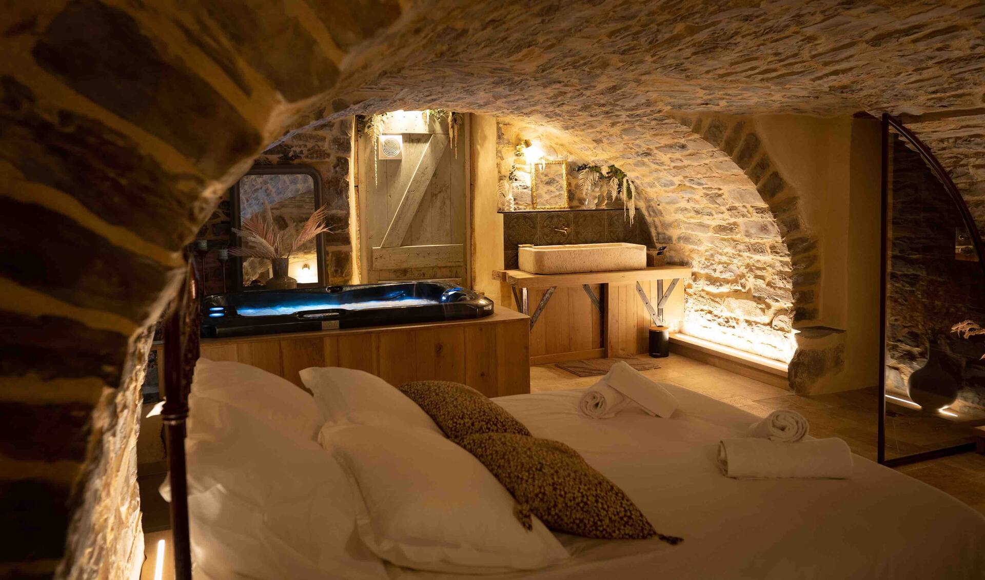 Unusual accommodation with private Jacuzzi Millau