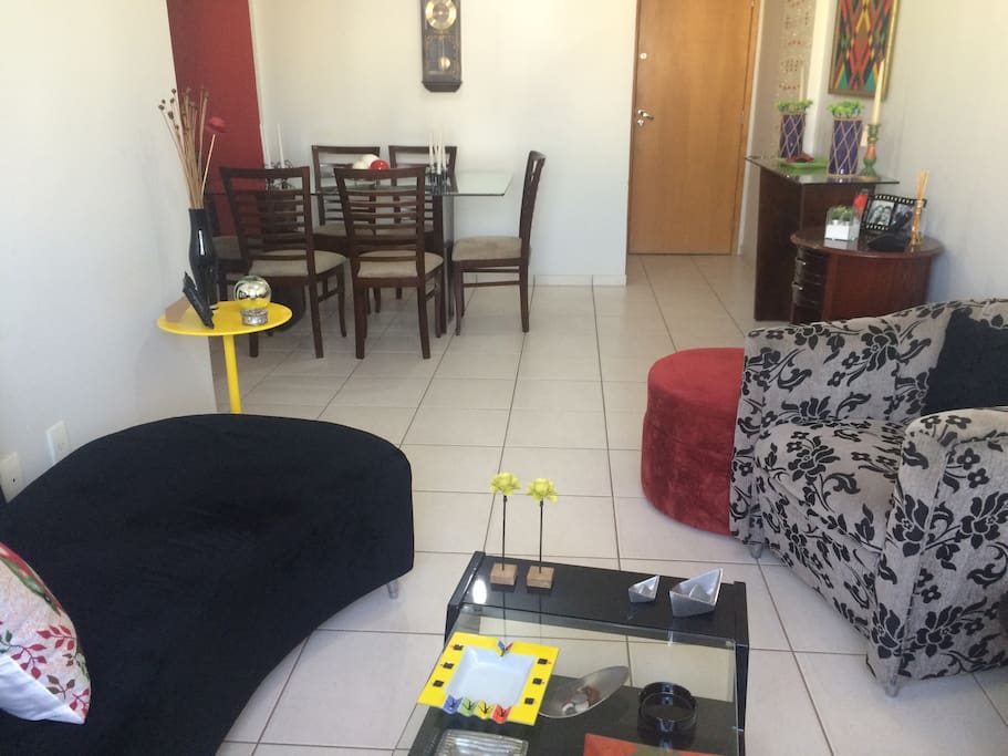Sala de jantar e estar.