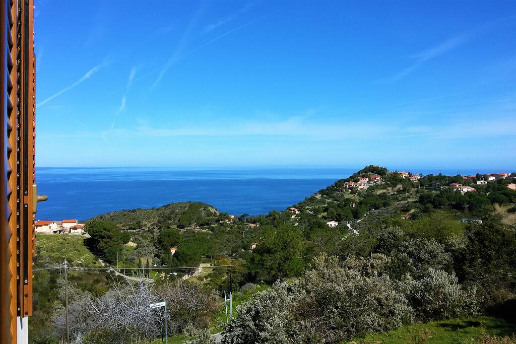 vista dalla porta ingresso