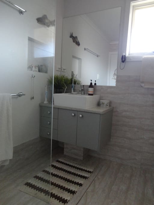 Modern bathroom