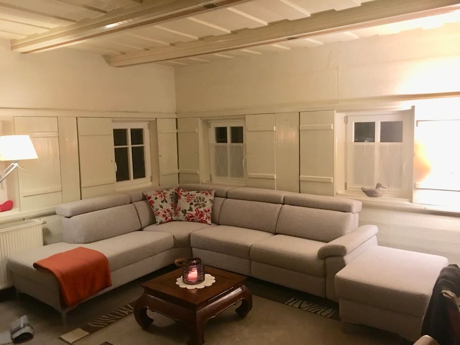 Das Wohnzimmer in der Holzstube /The living room in the Holzstube
