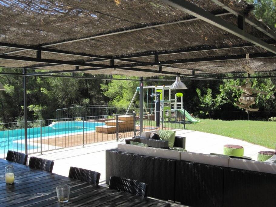 Terrasse d'été abrit