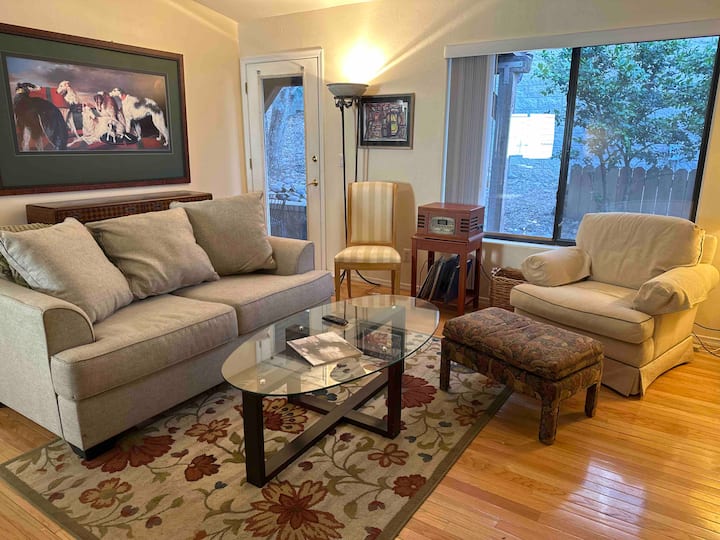 Lujo y comodidad, muebles de alta gama y arte