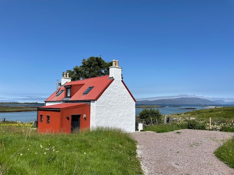 The Quaint Wee - House with sea and mountain views
