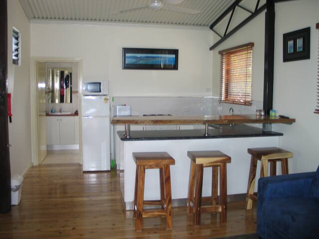 Lacabane Retreat – Gum Tree House gallery image 4