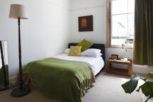 Lovely light double room in Hove