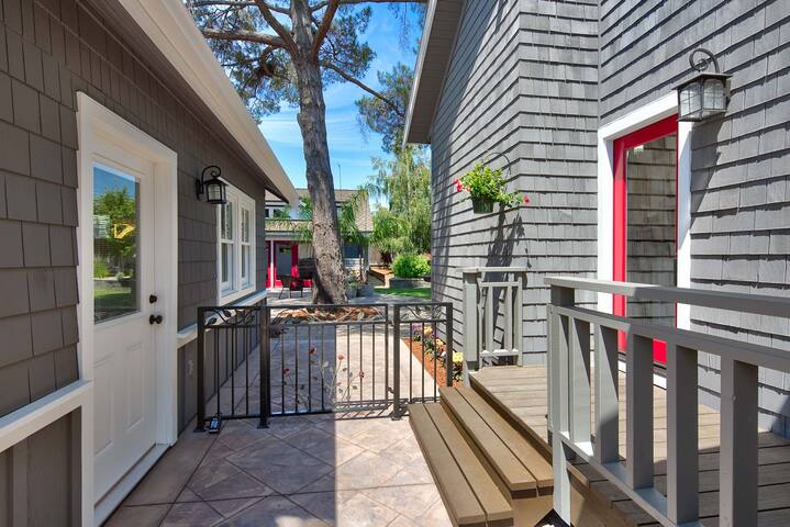 ⭐Luxurious Stunning Resort House Silicon Valley⭐ gallery image 4