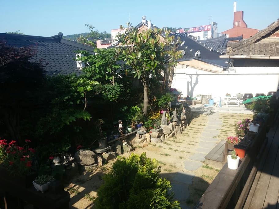 1층 앞뜰입니다.