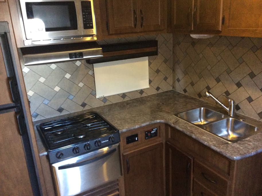 Kitchen with 3 burner stove