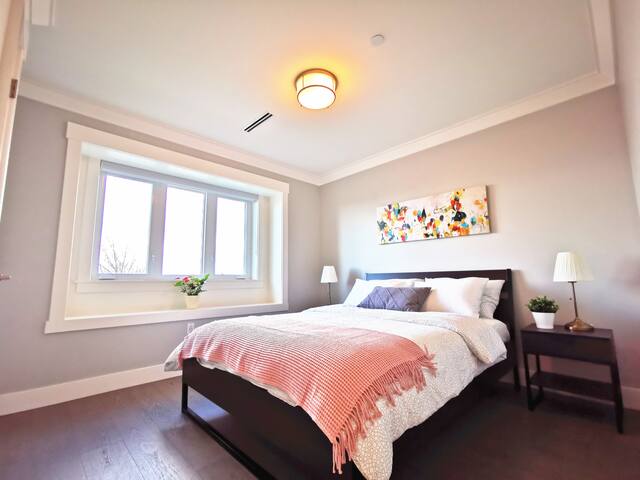 Luxury brand-new 4 bedrooms with 3 full bathrooms gallery image 4