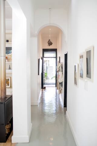 Charming 3 bedroom Victorian home gallery image 3