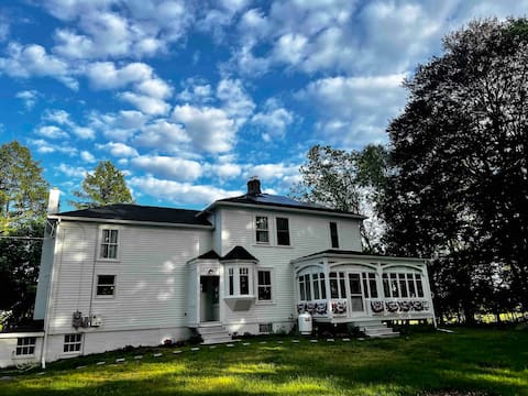 Secluded Riverside Victorian Farm Near Everything