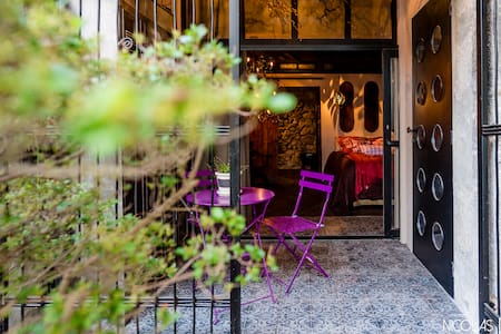 The Mauve Room with steam bath