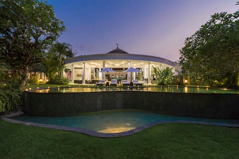 Canggu Buzz-Luxury Bali Estate Villa 7 bedrooms