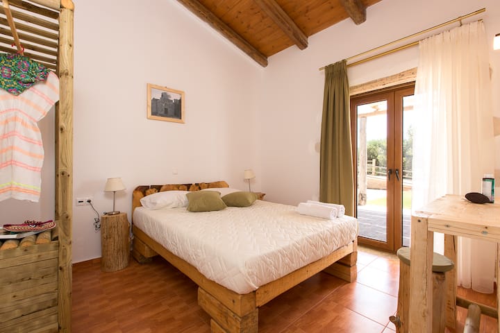 ห้องนอนคู่มีทางเข้าลานระเบียงได้โดยตรง!