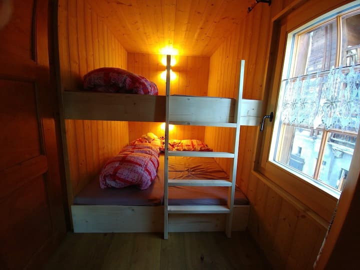 Chambre n°2 avec 4 lits superposés