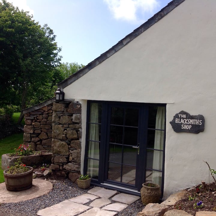 The Blacksmith's Shop, Port Isaac. Houses for Rent in Port Isaac