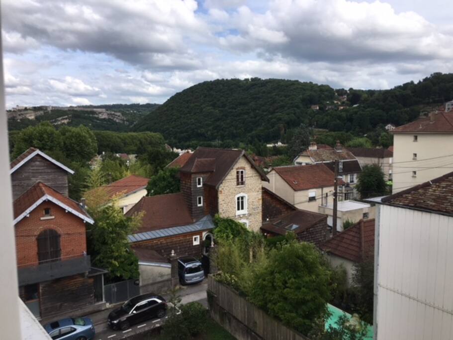 vue de la fenêtre depuis la pièce à vivre