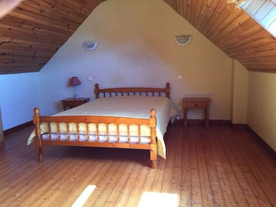 la chambre très spacieuse et lumineuse