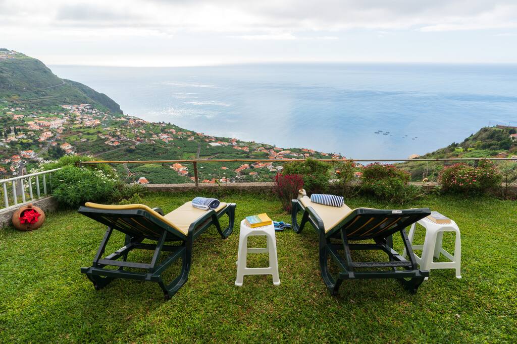 180º view to the sea and hills of Arco.