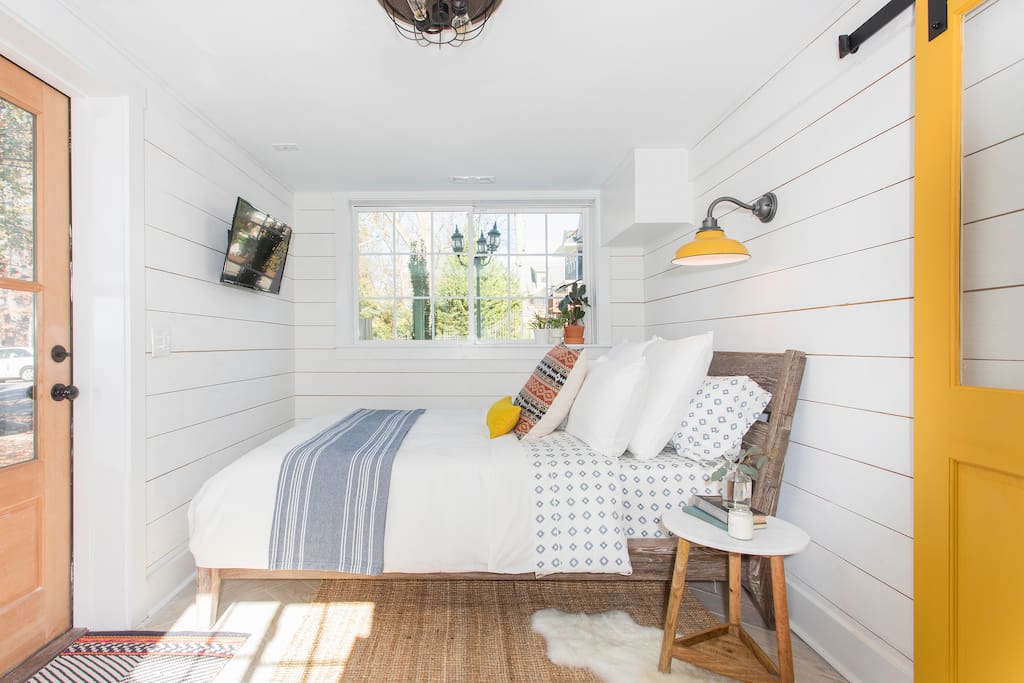 Queen-sized bed with organic linens and Tempurpedic mattress.