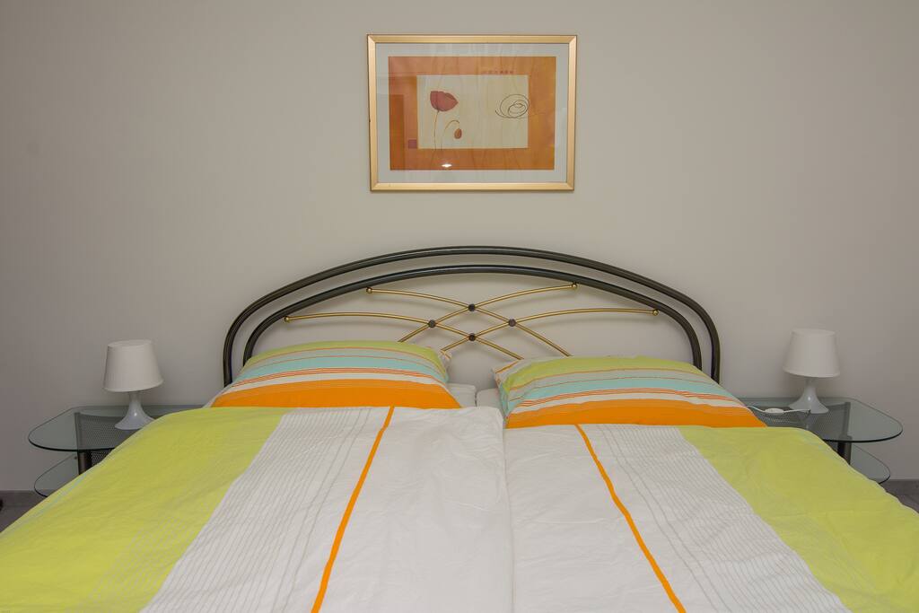Schlafzimmer 1 mit Doppelbett