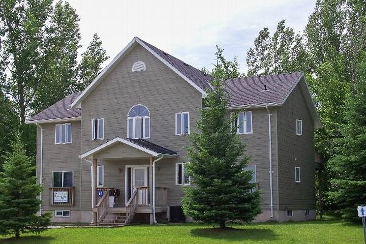 10 Bdrm Blue Mountain Cottage Min To Ski Hills Cottages For