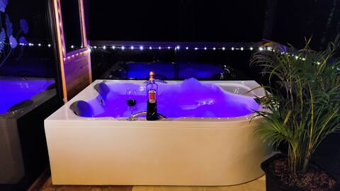 STA ELENA GLAMPING CABIN IN THE WOODS WITH JACUZZI