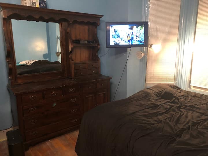 Cheap Studio! 40 Min To Nyc (Wifi)  (Not A Share) - Elizabeth, NJ