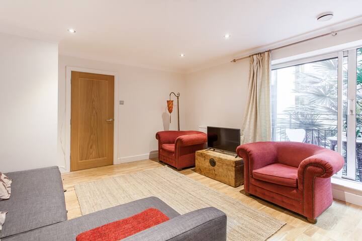 Superior 2 Bedroom / 2 bathroom St Pauls Free WiFi gallery image 4