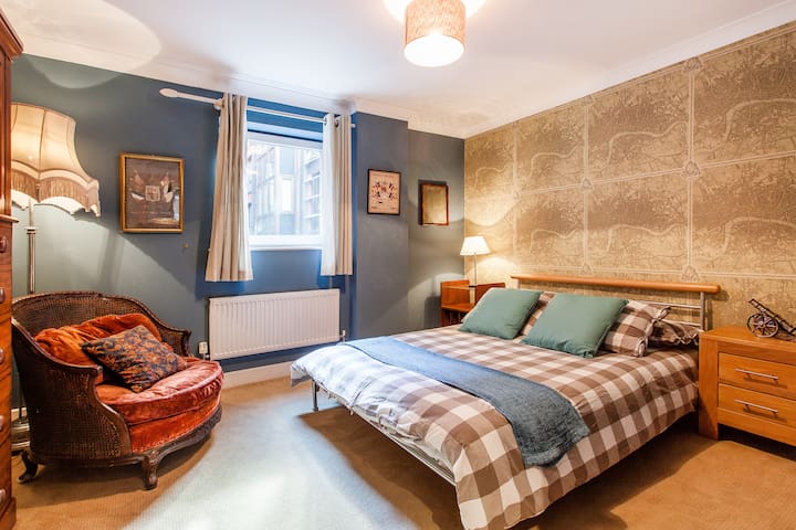 Superior 2 Bedroom / 2 bathroom St Pauls Free WiFi