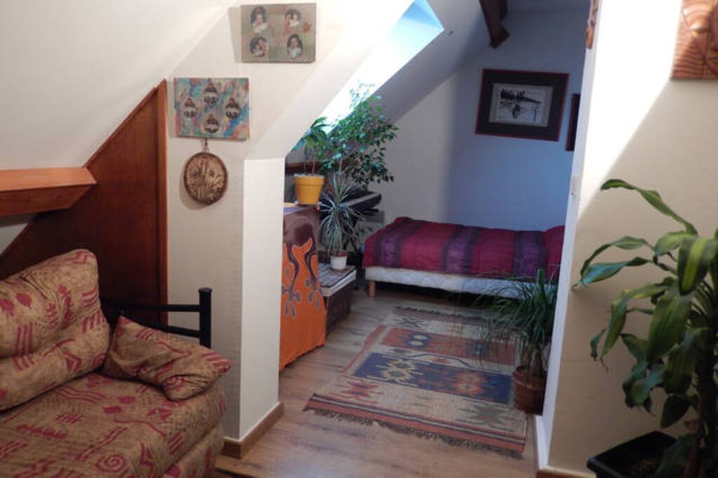 chambre à louer avec lit 2 pers onnes (140 cms) bedroom with a bed for 2