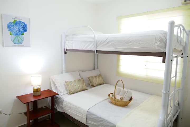 Dormitorio N° 3. Cama litera con cama matrimonial y cama individual.
