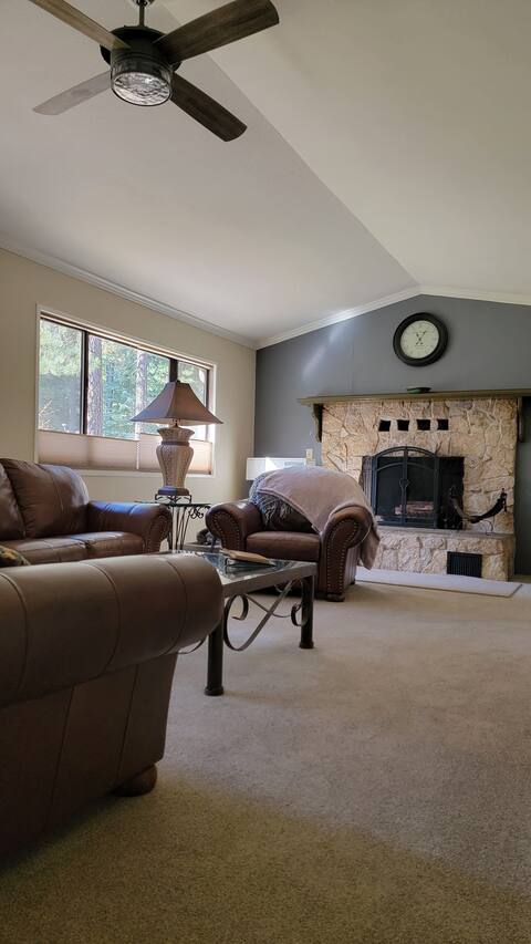 Plumas Pines 2/2+Bonus Rooms - Deck BBQ