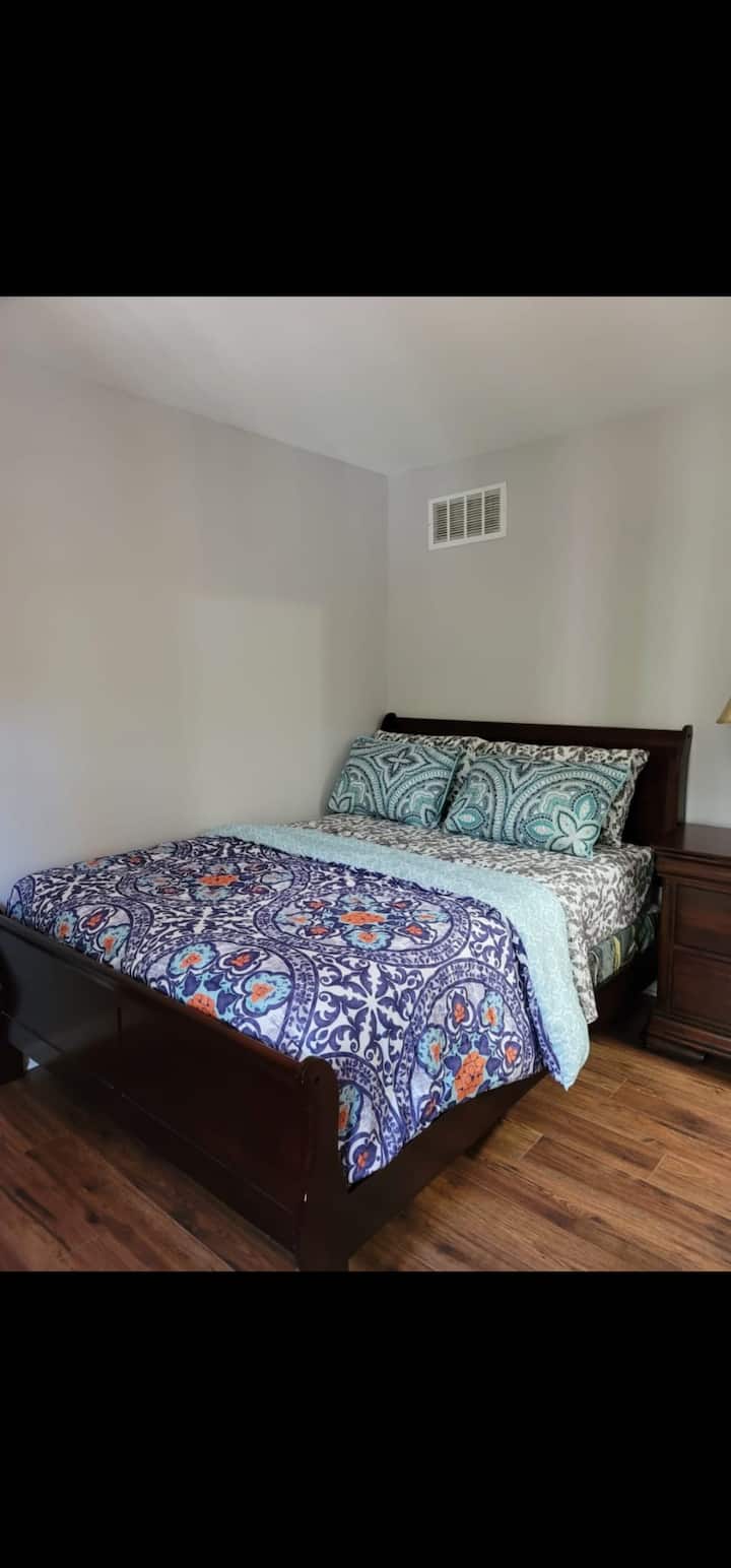 Bedroom #3 Private Bedroom Located In Newark - Newark, DE