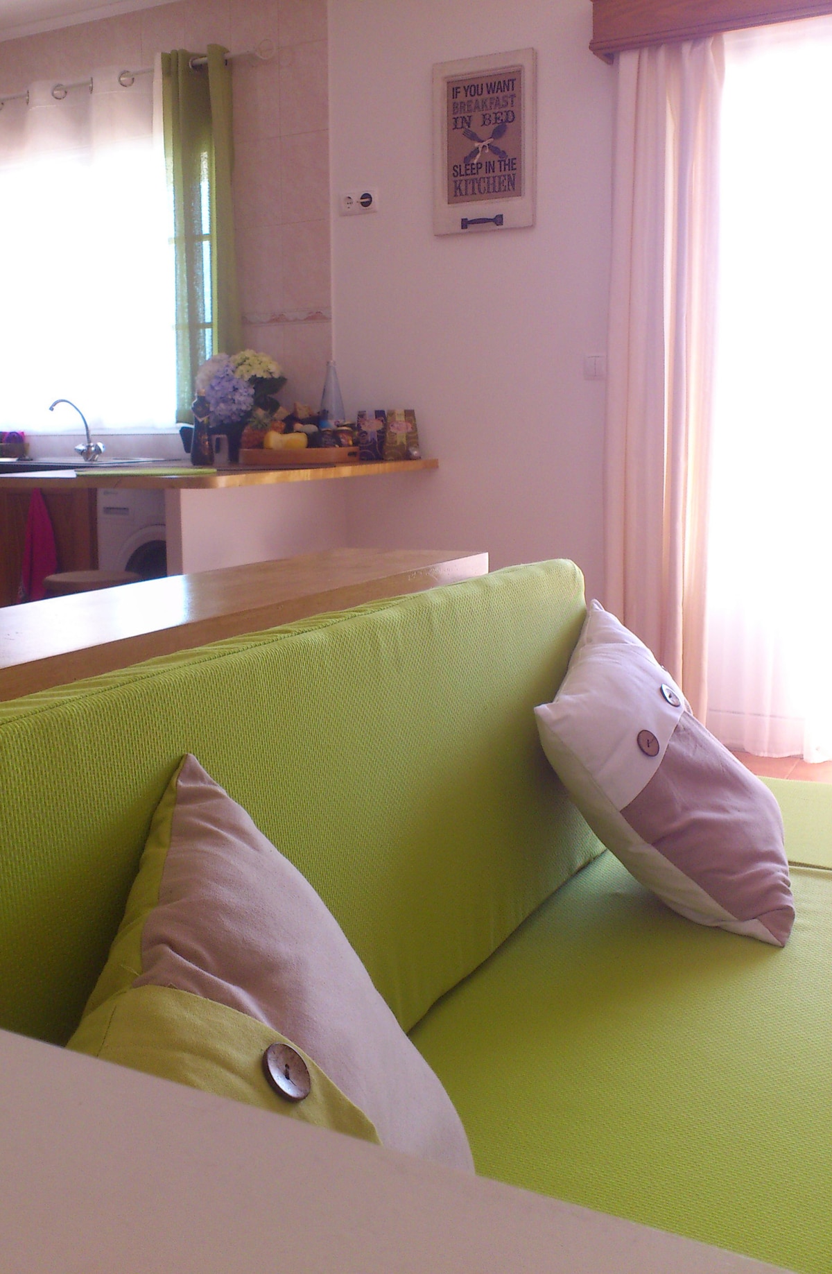 Divani fillestar 2015. U zëvendësua në vitin 2021 për një rehati më të mirë