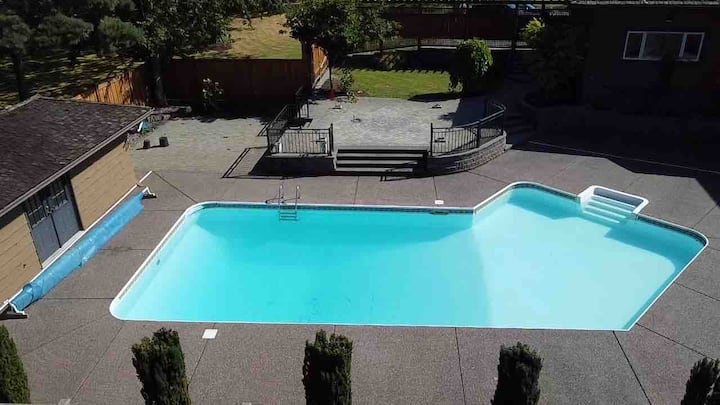 Secluded Oasis W/ Private Pool, Sitting On 1 Acre - Langley