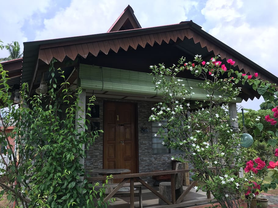 The front view of the mini bungalow