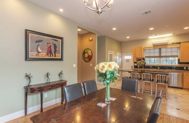 Downtown East Austin GEM! gallery image 5