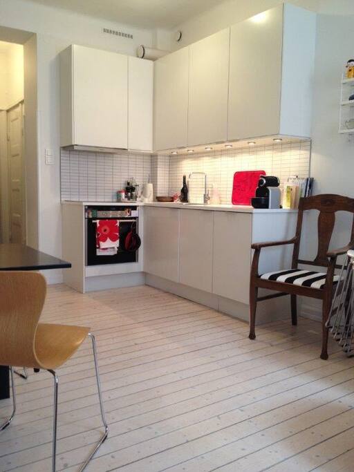 Modern kitchen with pretty much everything you need. (No microwave oven though, sorry!)