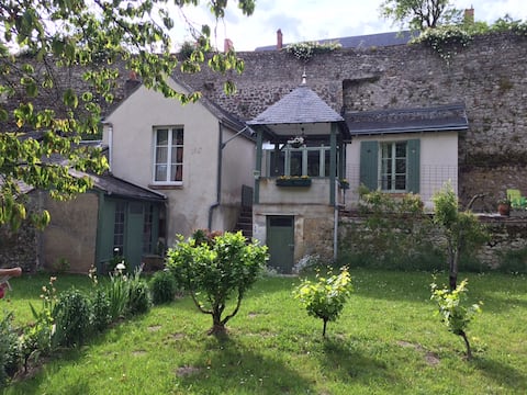 GITE overlooking the Loire, medieval city