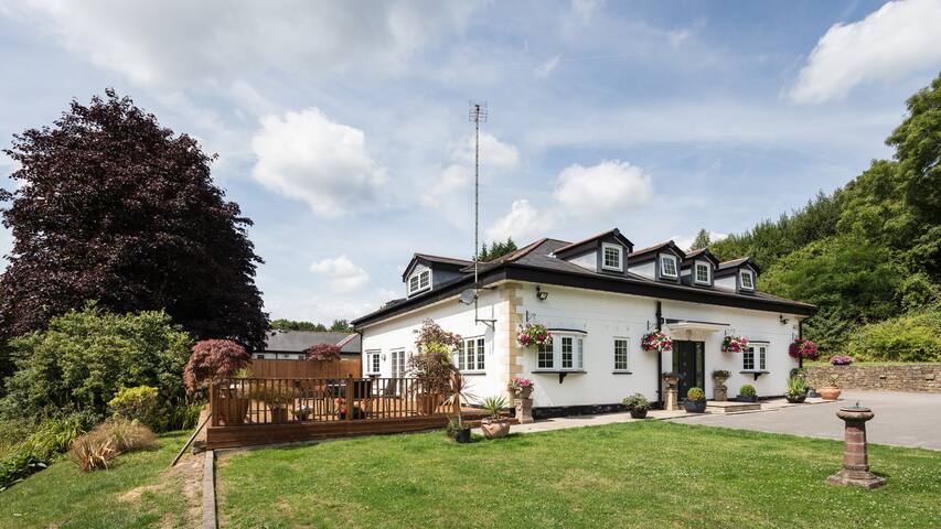 Beautiful Ensuite Room B&B -Quiet, Secluded, Fibre