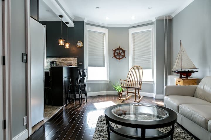 Luxe 1-Bedroom Flat Near Manhattan