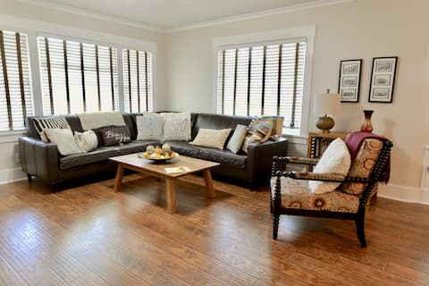 Top Airbnb: Close to Disney. Walk to Packing District in Anaheim